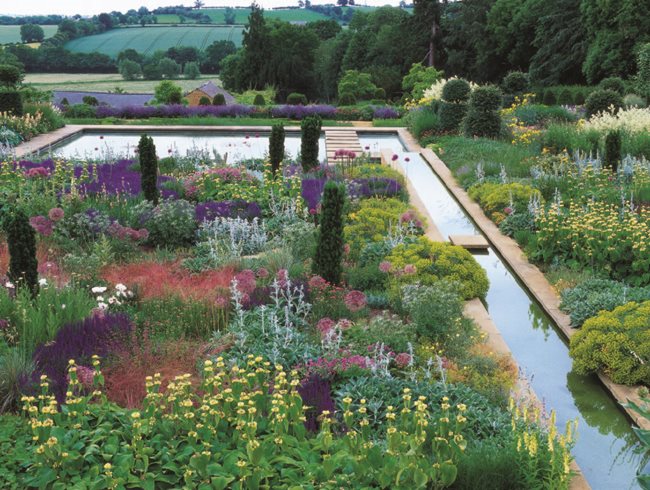 Traditional English Gardens with a Twist | Garden Design