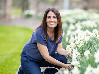Stacy Ling, Cutting Daffodils
Garden Design
Calimesa, CA