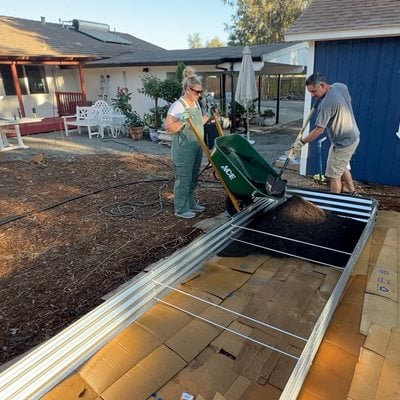 Compost In No-Till Beds
"Dream Team's" Portland Garden
Garden Design
Calimesa, CA