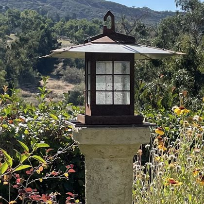 bird feeder on pedestal garden design 18294