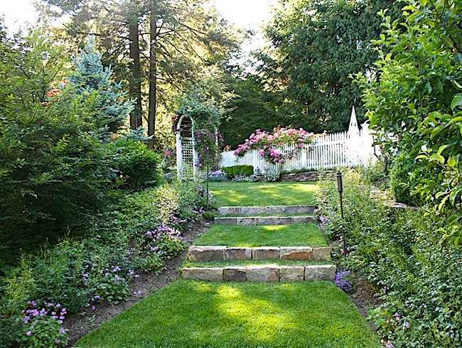 Romantic Charm in a New York Garden | Garden Design